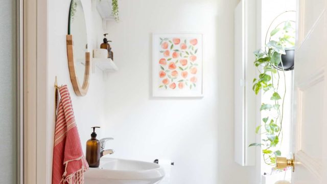 Transform Your Tiny Bathroom with This Innovative Towel Storage Solution | bandar slot, joker81, borneo 838 slot(图1) Transform Your Tiny Bathroom with This Innovative Towel Storage Solution