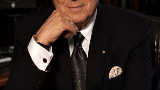 Remembering Clive Davis: A Tribute to a Music Industry Legend | pengeluaran togel hongkon, motogp 13 multiplayer offline(图1) Remembering Clive Davis: A Tribute to a Music Industry Legend