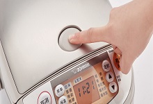 What to do if the rice cooker cake is battered? Why is the r