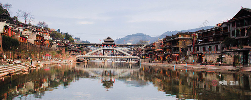 Phoenix Ancient Town is suitable for a few-day tour
