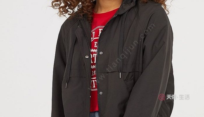 What jacket to wear with sweatpants in winter? What top to wear with sweatpants in winter?(图4) What kind of jacket should I wear with winter sweatpants