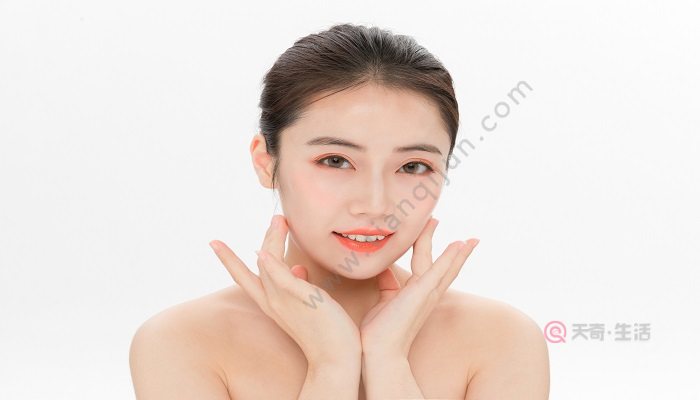 How to make your own whitening and anti-acne toner Homemade whitening toner recipe(图2) How to make your own whitening and anti-acne toner